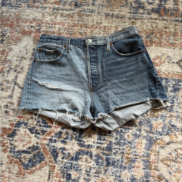 Levi Strauss Two Tone Cut-Off Jean Shorts - Size 29 - Picture 2 of 9